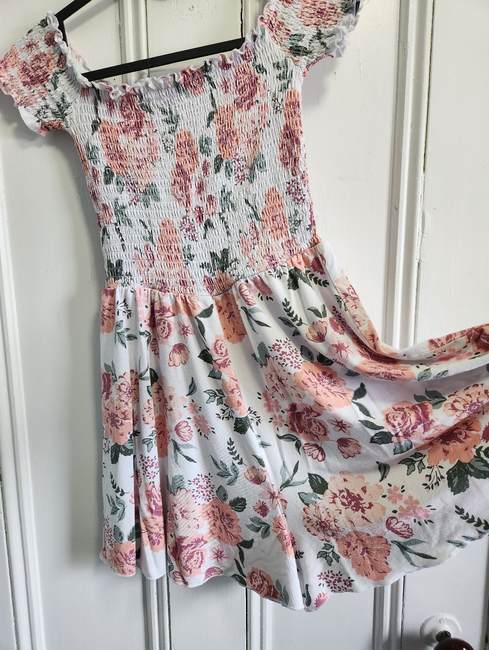 Garage Smocked Floral Romper Size XS - Picture 2 of 9